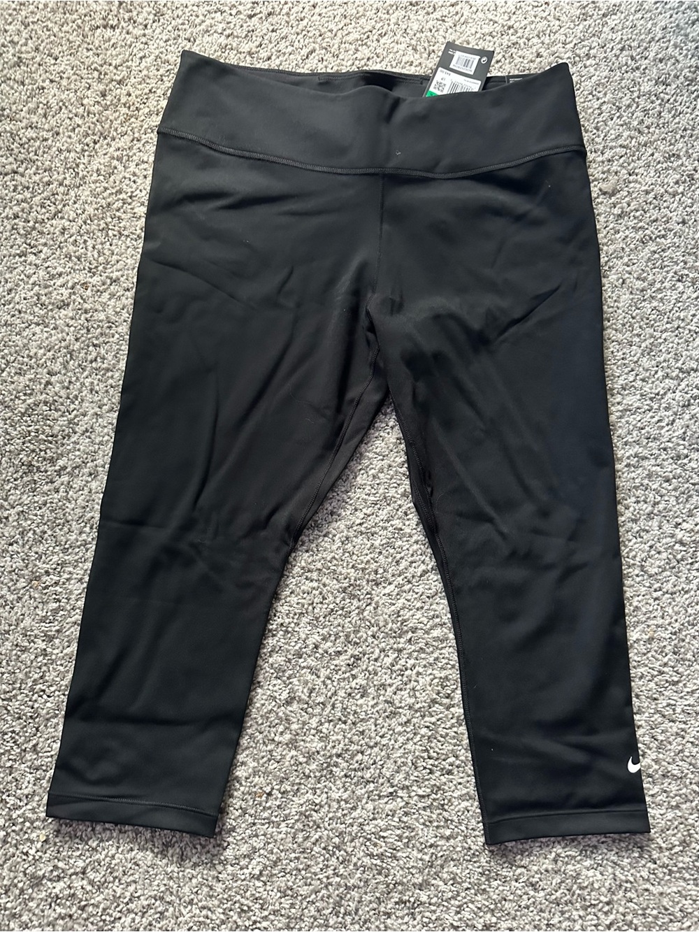 NWT Women’s Nike One Tight Fit Capri Leggings Size XL